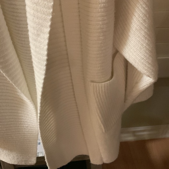 White hooded cardigan jacket with pockets - Picture 2 of 5